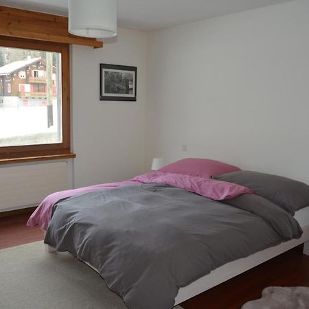 Apartamento Haus Valaisia - Randa Bei Zermatt Exterior foto