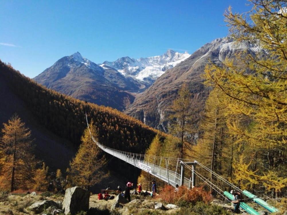Apartamento Haus Valaisia - Randa Bei Zermatt Exterior foto