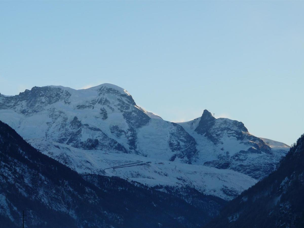 Apartamento Haus Valaisia - Randa Bei Zermatt Exterior foto
