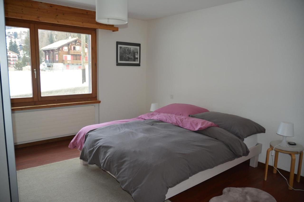 Apartamento Haus Valaisia - Randa Bei Zermatt Exterior foto